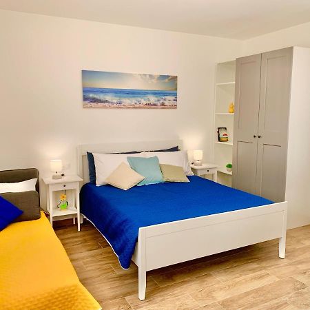 Casa Vacanze Con Vista Mare E Giardino - Amanecer Marzocca di Senigallia Exteriör bild