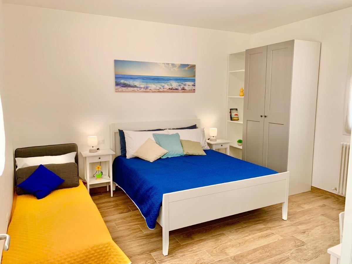 Casa Vacanze Con Vista Mare E Giardino - Amanecer Marzocca di Senigallia Exteriör bild