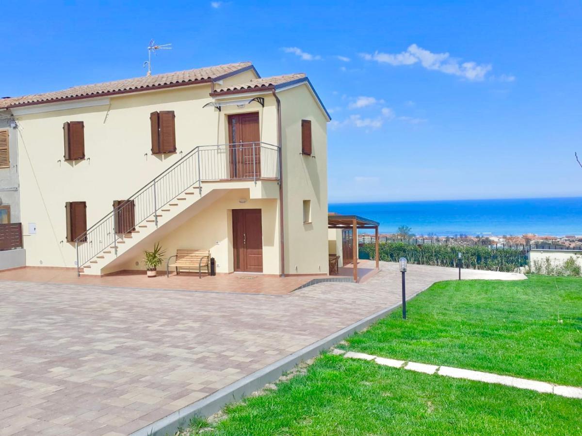 Casa Vacanze Con Vista Mare E Giardino - Amanecer Marzocca di Senigallia Exteriör bild
