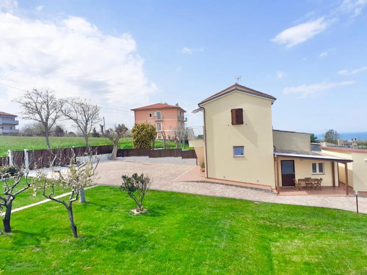 Casa Vacanze Con Vista Mare E Giardino - Amanecer Marzocca di Senigallia Exteriör bild