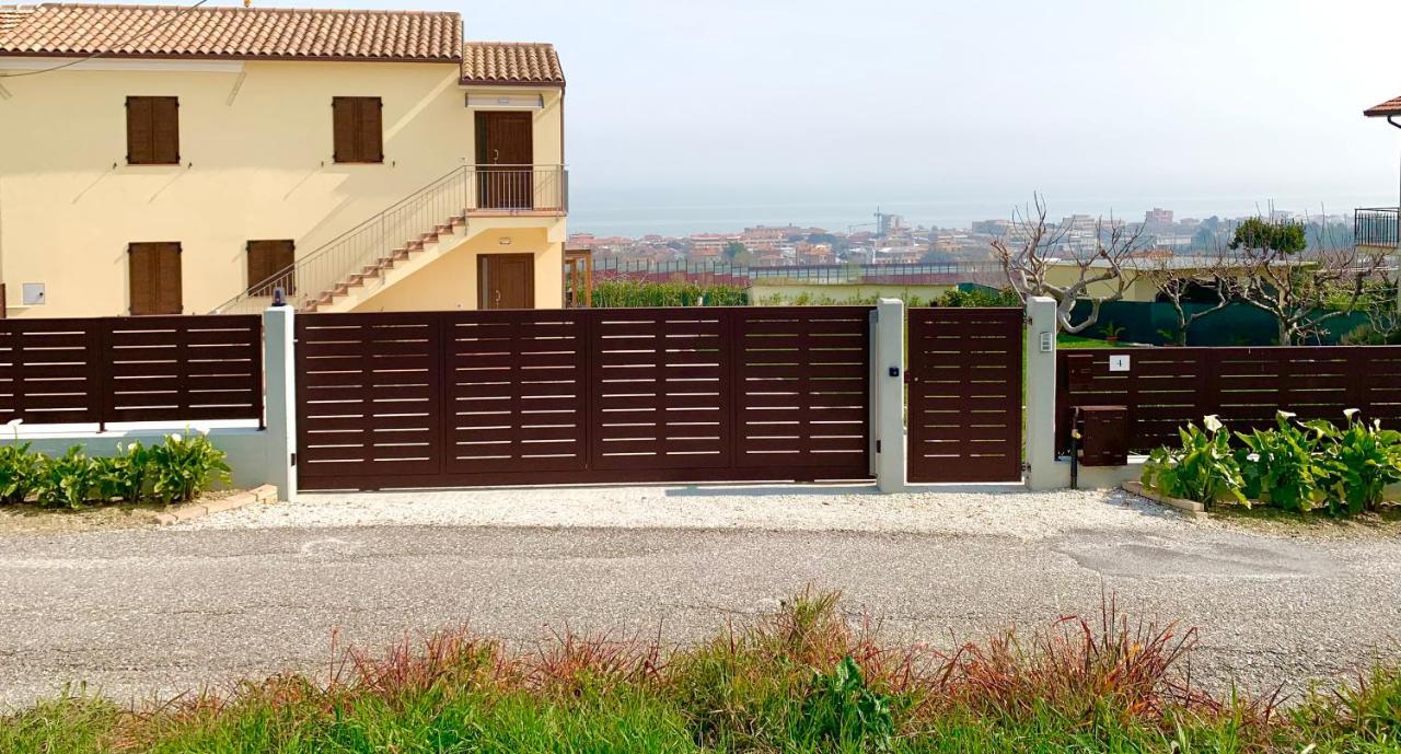 Casa Vacanze Con Vista Mare E Giardino - Amanecer Marzocca di Senigallia Exteriör bild